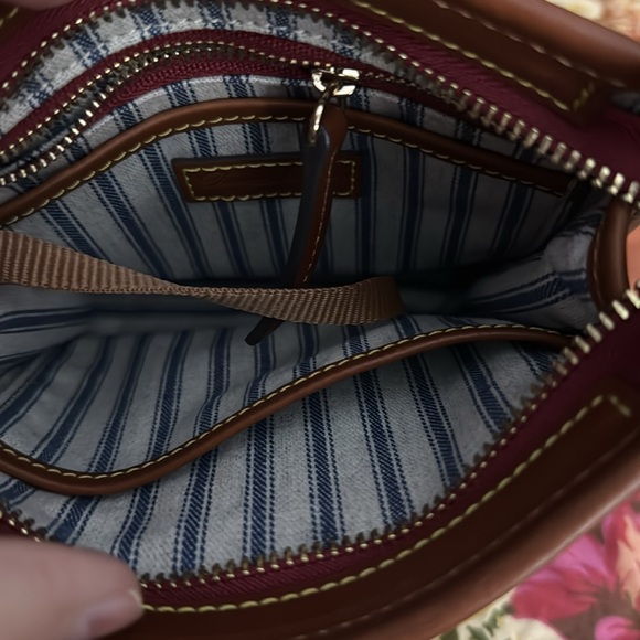 Dooney & Burke | Wayfarer Letter Carrier in navy. Like New crossbody A00177 - Picture 8 of 11